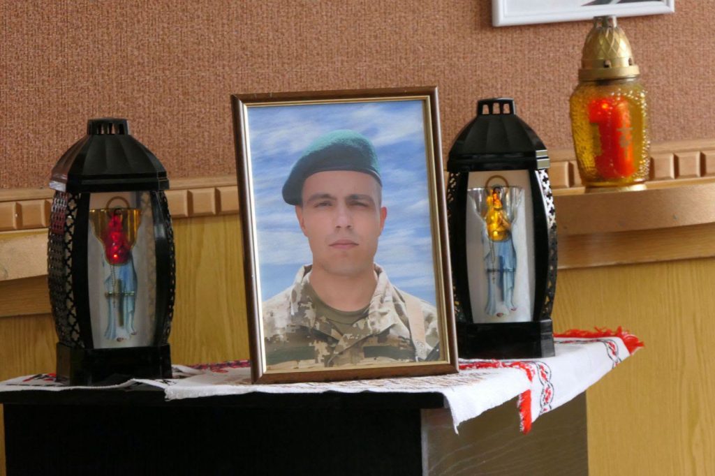 НАЗАВЖДИ 25: У Калуському політехнічному коледжі встановили меморіальну таблицю на честь Влада