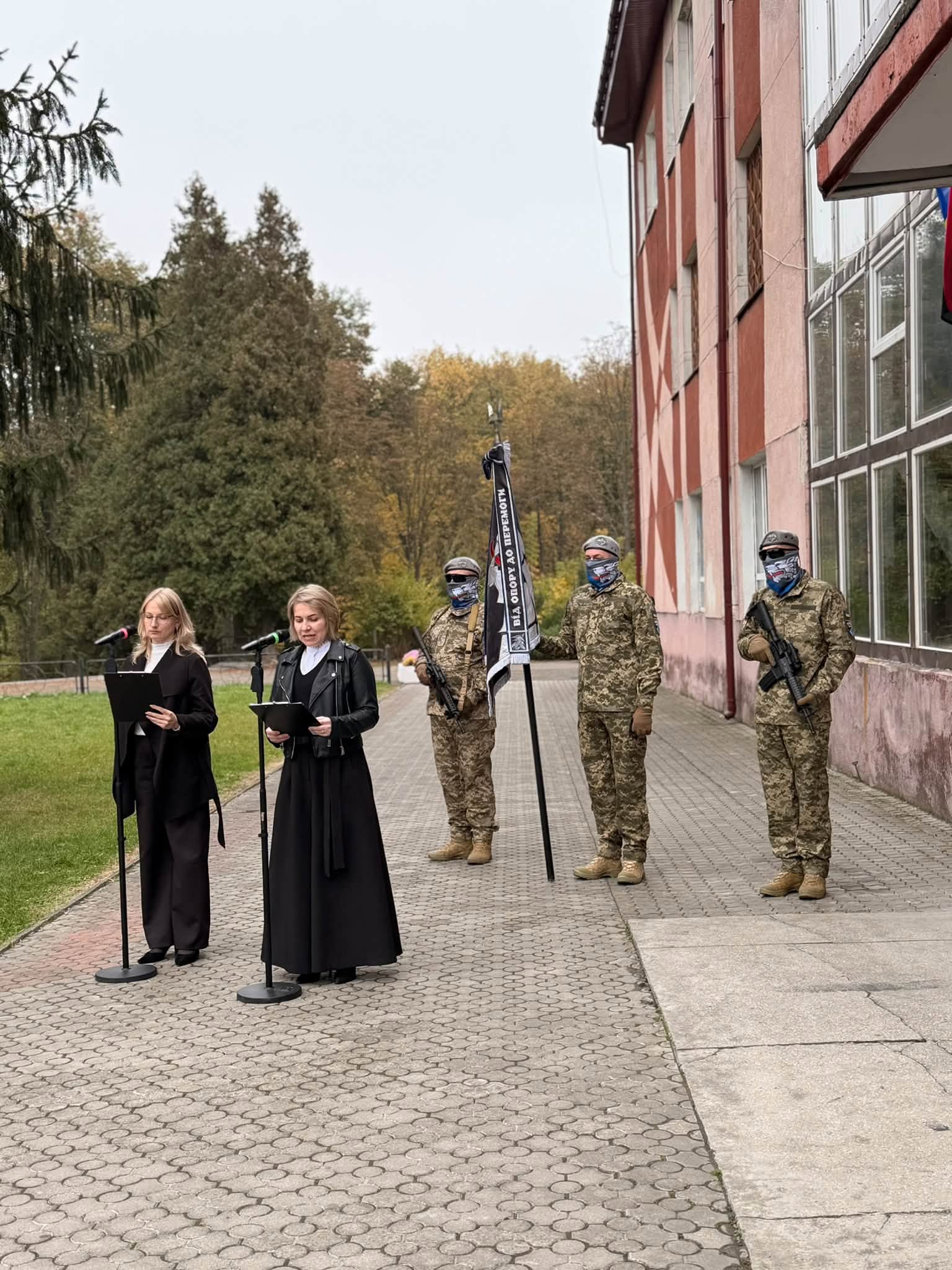 Святкова церемонія в Бурштині