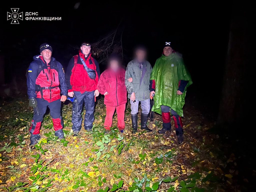 Рятувальники знайшли двох осіб, які заблукали в лісі поблизу Ценжева
