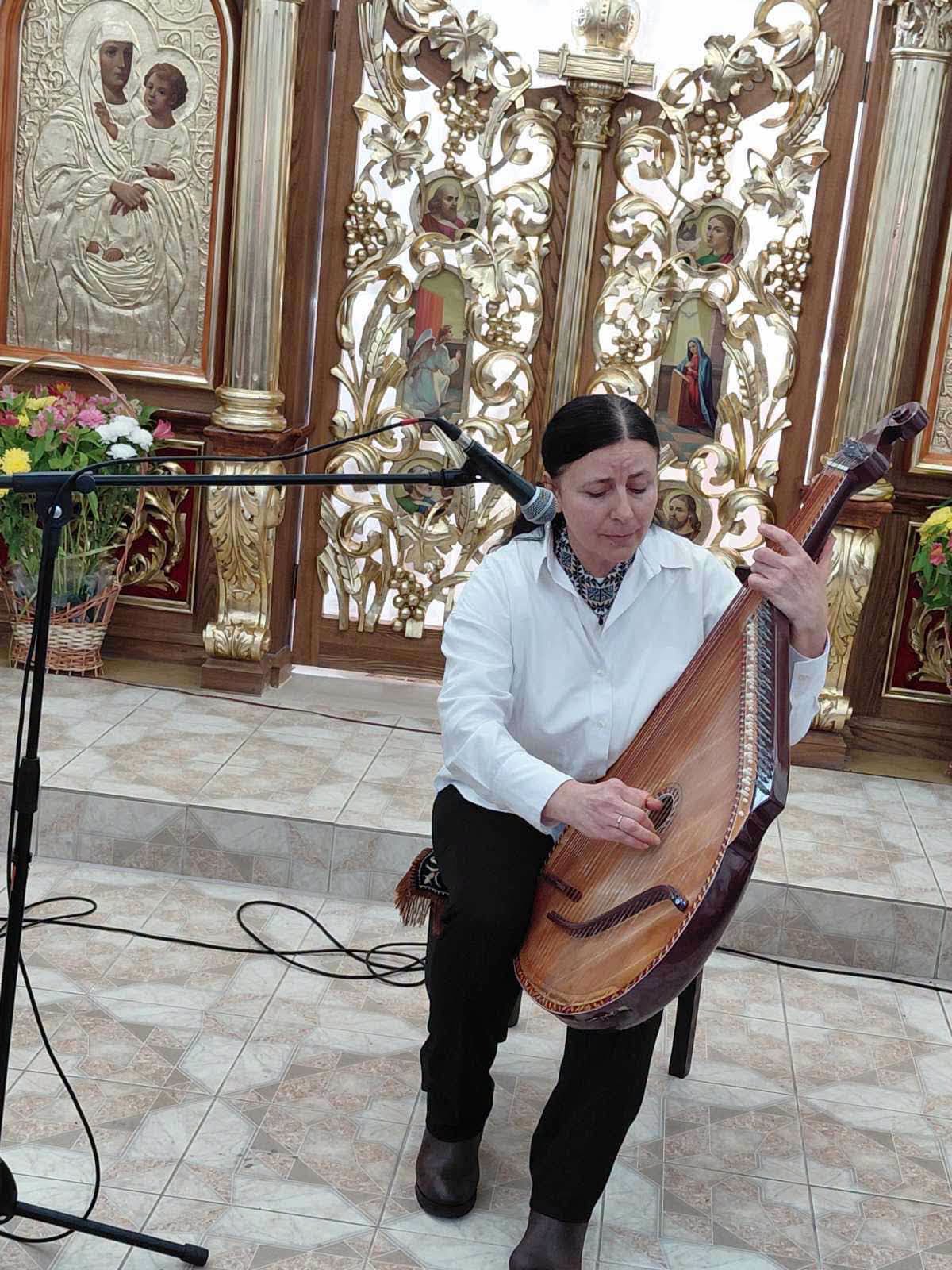 Учасники фестивалю Бурштинова вервиця