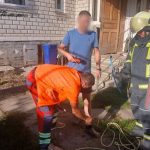У Брошневі-Осаді рятувальники дістали чоловіка з 12-метрового колодязя