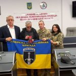 У Брошневі-Осаді родині загиблого воїна Андрія Тебешевського вручили орден «Хрест Героя» та бойовий прапор