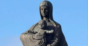 Залишки російського безпілотника пошкодили пам’ятник захисникам свободи в Івано-Франківську