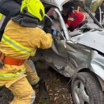 Аварія на Прикарпатті: рятувальники витягли травмованого з машини