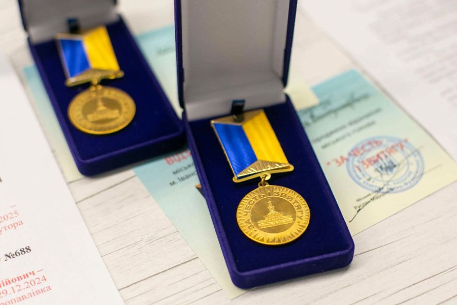 В Івано-Франківську двох військових нагородили відзнаками “За честь і відвагу”