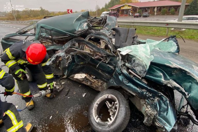 Фронтальне зіткнення з вантажівкою: поліція розслідує смерть лейтенанта Назара Середюка з Калуша