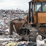 На калуському полігоні вже два місяці шукають оператора бульдозера