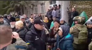 Українська делегація вже перевезла евакуйованих жителів Олешок до Росії