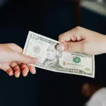 Власниця мережі пекарень в Івано-Франківську оштрафована за хабар чиновнику Держпраці