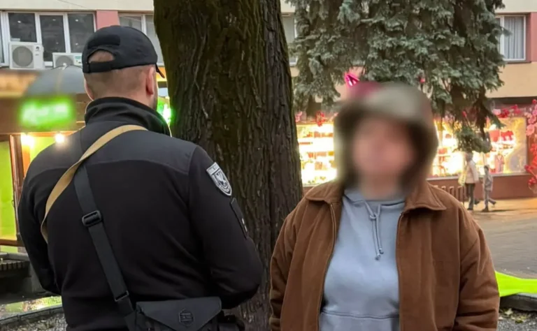 В Івано-Франківську жінка підпалила прапор України