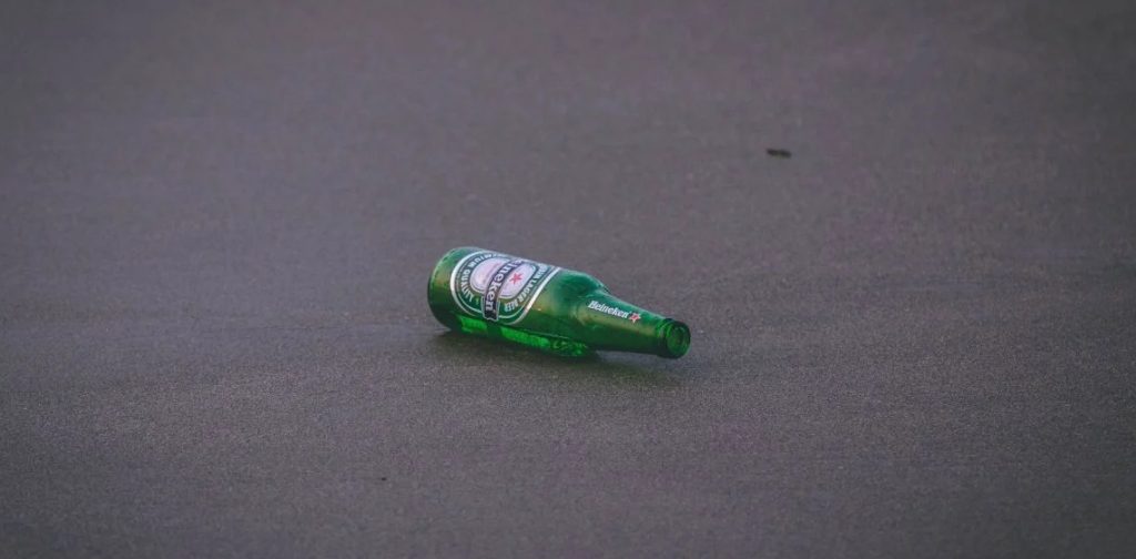 У Франківську жінку покарали штрафом у 17 000 гривень через пляшку