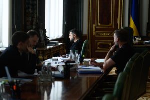 Нарада з урядом та військовими щодо безпеки України