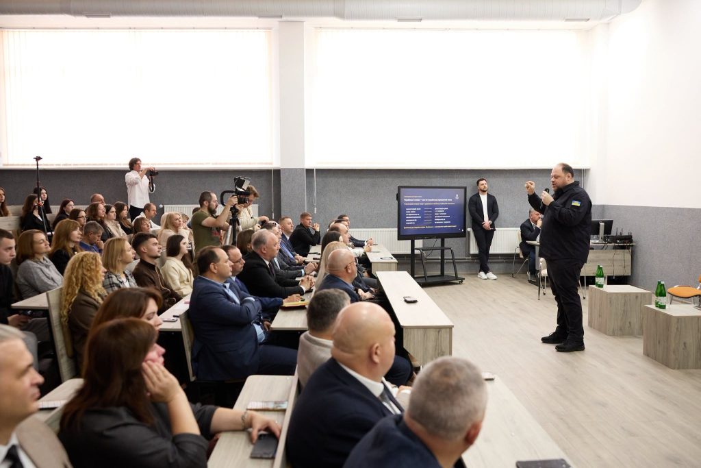 Діалог з парламентом в Івано-Франківську за участю спікера Верховної Ради