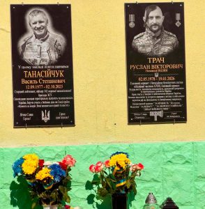 У Верховині відкрили меморіальні дошки на честь Героїв Василя Танасійчука та Руслана Трача