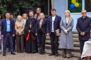 До Снятинської громади надійшли два нових спеціалізованих шкільних автобуси