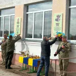 В Острині встановили пам’ятні таблиці на вшанування загиблих воїнів Дмитра Білого та Михайла Шіляка