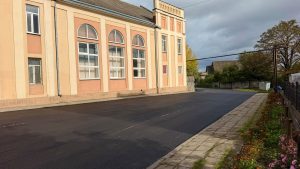 У Бурштині повністю відновили дорожнє покриття на вулиці Лесі Українки