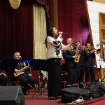 В Прикарпатті естрадний оркестр ДСНС зібрав численний натовп прихильників української музики