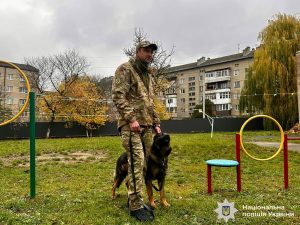 З турботою про безпеку: поліцейські Івано-Франківська відвідали дітей у навчальних закладах