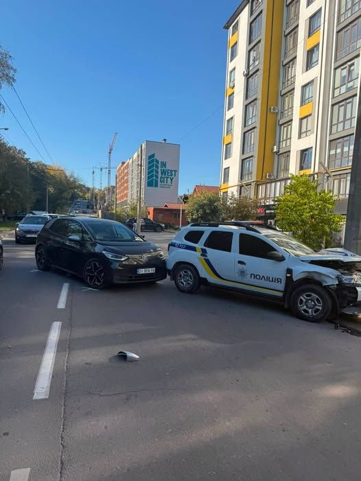 В Івано-Франківську машина врізалася в поліцейських