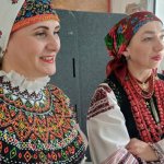 Вбрання, що витримало голод і війну: франківські військові дружини показали українські костюми